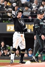 「パワーもらいました」　ソフトバンク牧原大成、3・27開幕戦以来のV打点　豪快弾放ったあの先輩とハイタッチ→両手で握手