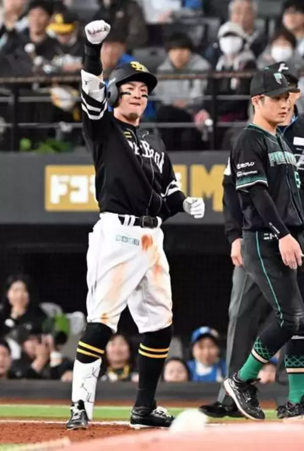 「パワーもらいました」　ソフトバンク牧原大成、3・27開幕戦以来のV打点　豪快弾放ったあの先輩とハイタッチ→両手で握手