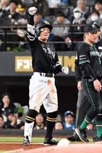 「パワーもらいました」　ソフトバンク牧原大成、3・27開幕戦以来のV打点　豪快弾放ったあの先輩とハイタッチ→両手で握手