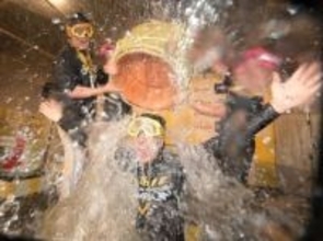 「本当に苦しいシーズンだった」「今いるメンバーが最強」「んぁあ！行け！」　5年ぶり日本一のソフトバンク、小久保裕紀監督の言葉で振り返る2025年の逆転V