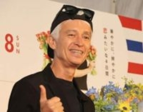 「苦労は白髪に、幸せは笑顔に」出会って25年の妻と〝結婚記念日〟2ショットのマーク・パンサーが話題「25年前と全く変わらない」「ラブラブですね」