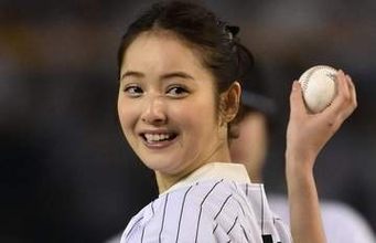 「佐々木希こんなだった？」〝38歳の喪服〟ドラマ出演姿に「さすがだった」「首が…」「今の奥様感が逆に刺さってる」の声