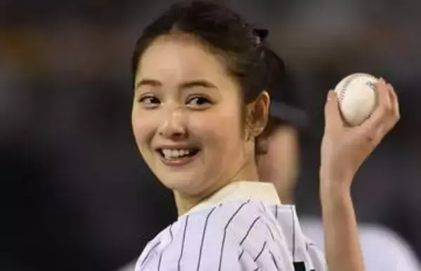 「佐々木希こんなだった？」〝38歳の喪服〟ドラマ出演姿に「さすがだった」「首が…」「今の奥様感が逆に刺さってる」の声