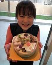 「ここまで細くしないとモデルってダメなの？」本田紗来〝カレンダーショット〟が話題「どんどん細くなって少し心配…」の声も