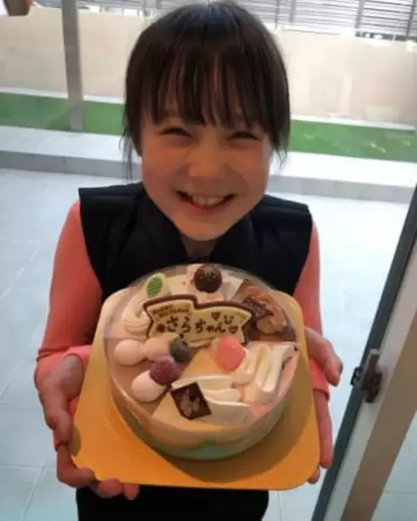 「ここまで細くしないとモデルってダメなの？」本田紗来〝カレンダーショット〟が話題「どんどん細くなって少し心配…」の声も