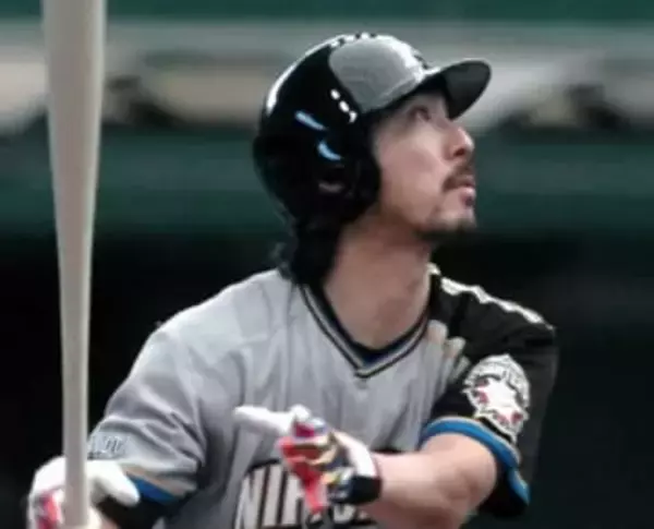 「これ食ったら1試合3発打てるぞ」〝両リーグMVP〟強打者の父と〝ガッツ飯で食トレ〟2ショット…26歳タレントに「食事トレを娘にすることになるとは」の声