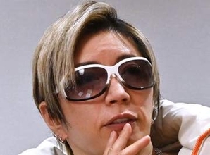 「え？こんな顔だっけ？？」サングラス無し、GACKT〝素顔〟に「存在感が圧倒的」「いいじゃーん！」「久々に見たくなる」の声