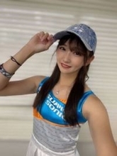 「こんなの見たことない」仲美由紀の異次元〝神スタイル〟に反響続々「腰の位置高っ!」「脚の長さがズゴ過ぎで〜す」の声