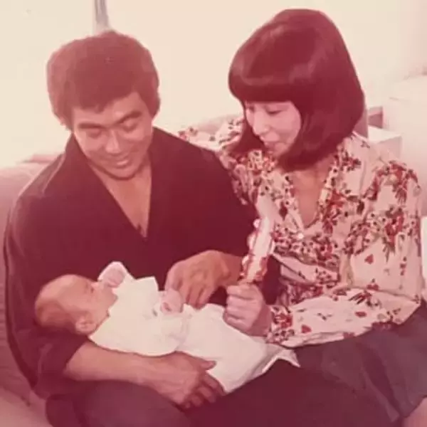 父は千葉真一、母は野際陽子…元日生まれの51歳女優・真瀬樹里〝笑顔そっくり〟最新ショットに反響「やっぱり…」「血は水よりも濃い」「ハッとするほど眩しい！」