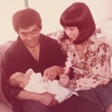 父は千葉真一、母は野際陽子…元日生まれの51歳女優・真瀬樹里〝笑顔そっくり〟最新ショットに反響「やっぱり…」「血は水よりも濃い」「ハッとするほど眩しい！」