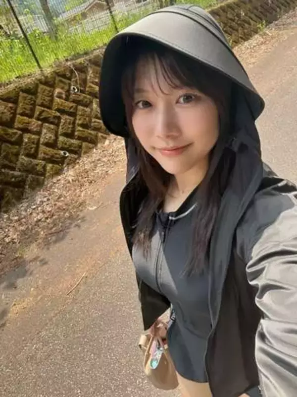 「今日も刺激強いぞ」ベトナムで大胆〝肩出し現地コーデ〟ショット森崎真奈「正にエキゾチック」