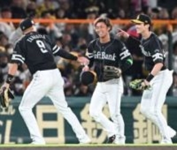 ソフトバンク今宮健太にはやっぱり甲子園が似合う「一番悔しいのは晃さんなので」離脱した先輩の思い胸に見せた〝神業〟