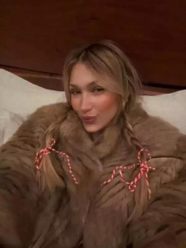 「履いてる?」鮮烈〝丸見え〟ドレスに衝撃！29歳モデル、ベラ・ハディッドに反響「なんてことだ...」「裂けてるかと思った」「世界で最も美しい女性」