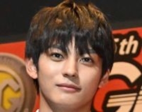 「めっちゃ似てる」3歳下人気女優との電撃婚から1カ月…神尾楓珠〝ハマりすぎ〟姿に「ビジュつよし」「世界観似合いすぎ」「なんて凛々しい」と反響