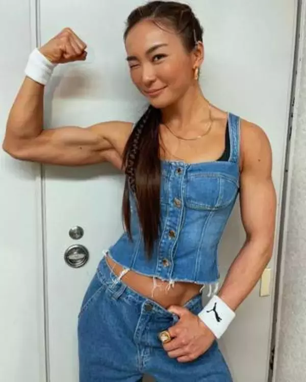 「腹筋バキバキじゃないAYAさん!!」〝ふっくらお腹〟公開の41歳フィットネスプロデューサー、臨月マタニティフォトに驚き「今まで見た中で一番」「言葉が見つからない‼︎」