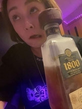 「刺さって死なないでね」〝命の危機トリックフォト〟佐藤仁美に反響「台場でこんな場所あるんだ」「対峙する腰かわゆ」「なんでこんなことになった？」