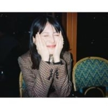 「雰囲気変わってて思わず二度見!」ふんわりヘアで〝激変〟の浜辺美波に騒然「全然違う!」「ナチュラルが一番かわいい!」「素敵!!いつもと違う」