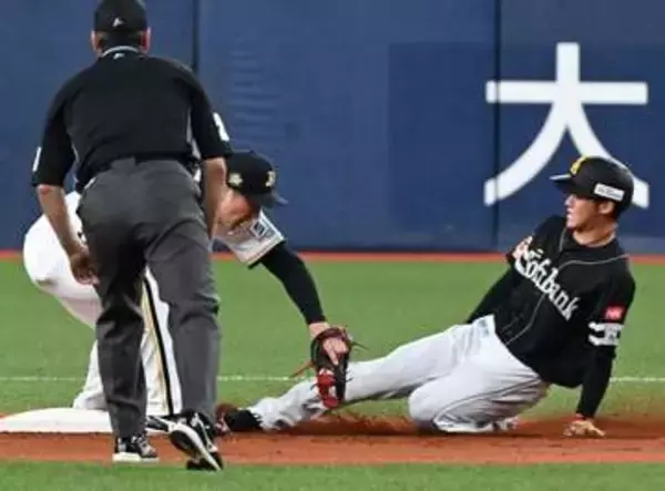 「提案のおかげです」　ソフトバンク小久保監督、逆転勝ちに導いた2人のコーチと2人の若鷹に感謝　「あそこのスチールがなかったら…」