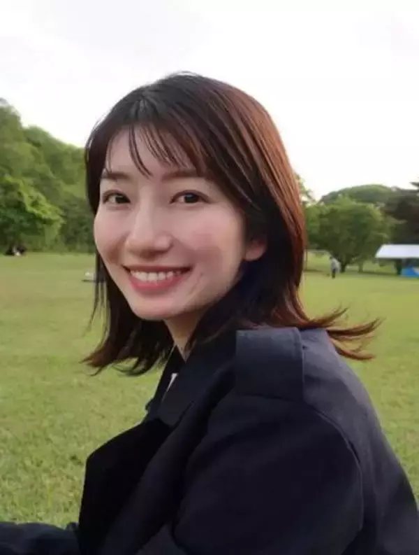 「座ったら背が同じ…」TBS吉村恵里子アナ、ビッグな愛犬との密着2ショットに「どっちもシュッと」「なんかニンゲンっぽい」