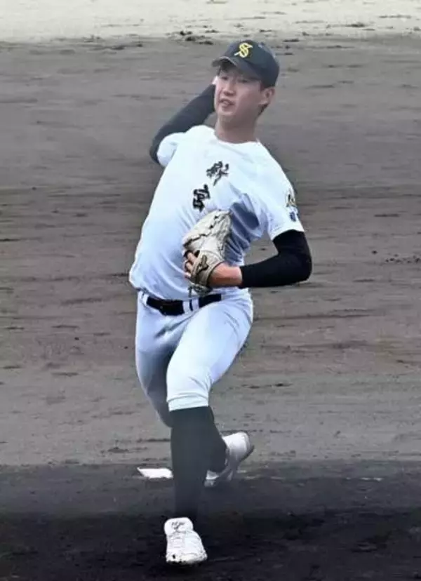 大谷翔平よりデカい！福岡の公立校197センチ、105キロの大型右腕にプロが注目　体ができて制球安定