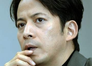 「待ってた！岡田准一の無駄遣い…」〝ローカルCM〟出演姿に歓喜！「こんな扱いできるなんて…」「想像の遥か上をいく」「ギャップよ」の声