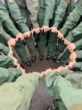 制服を脱いだアイドル × Fｰ15戦闘機！〝17人パイロットスーツ〟ダンス姿に反響「こんなに可愛い子ばっかりだったら自衛隊に入りたい」「ガチかわいいいいい」