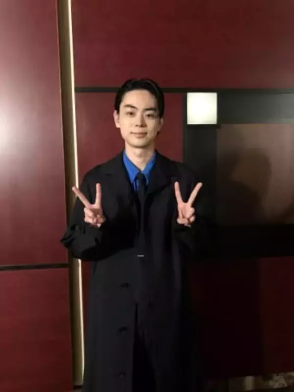 「待って⁉」「ビジュ2度見した」3歳下女優と電撃婚、第1子誕生…〝雰囲気ガラリ〟菅田将暉の最新姿に「あれれ…ときめいた」「着こなし素敵」の声