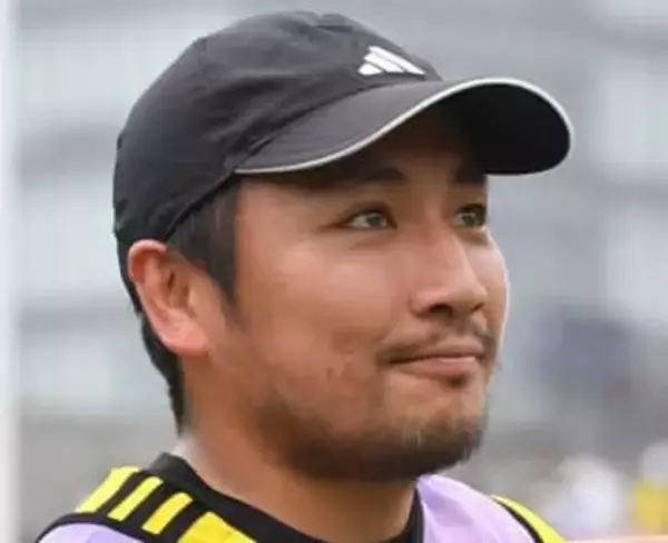 「母国の貧しい子供たちへ」浴室で〝スパイク磨き〟するチームメイト...東京SG流大の投稿に感動の嵐「本当にかっこよすぎる…」「なかなかできることじゃない」