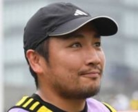 「母国の貧しい子供たちへ」浴室で〝スパイク磨き〟するチームメイト...東京SG流大の投稿に感動の嵐「本当にかっこよすぎる…」「なかなかできることじゃない」