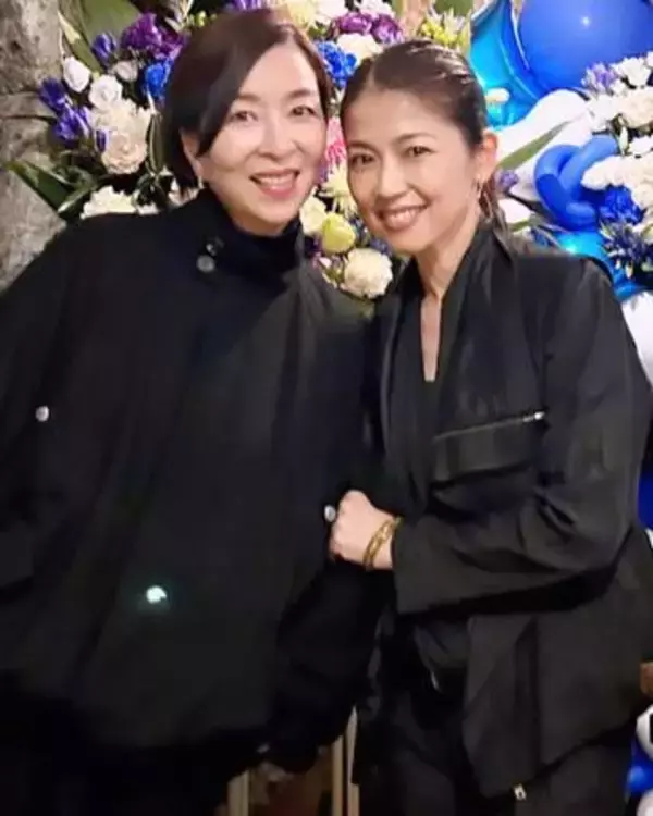 元宝塚トップコンビ！真矢ミキが激写〝モデル純名里沙〟に「ため息出るほど素敵」「ドラマのワンシーンですね」の声