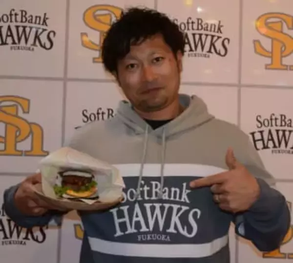 5500円の「おにぎりバーガー」も登場　ソフトバンク、新シーズンに販売するグルメ＆グッズを紹介　球団OBの森唯斗さんがPR