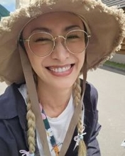 「4児のママなのに…」山田優、超ミニ丈ショット「異次元すぎます」「着こなせるのは優さんだけ」