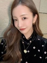 「主婦してるともちん」板野友美が庶民的スーパーに！〝レアな〟買い物中ショットに反響「隠しきれないオーラ」「お買い物姿すら素敵」