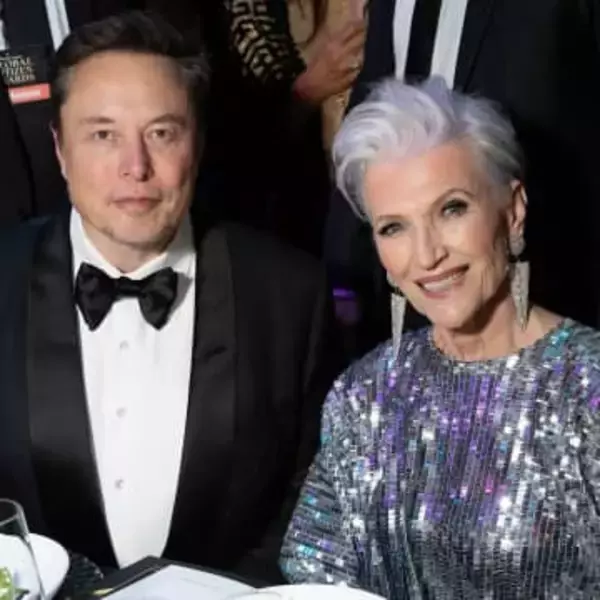 息子は世界一の富豪...77歳モデルのメイ・マスク、雪上で〝植物化？〟「一体、何の撮影?」「降り立った山の神」「独創的すぎて...」