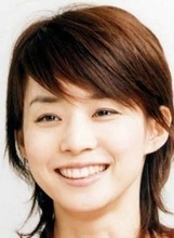 「髪の毛伸びましたー」石田ゆり子〝生活感あふれる〟丸メガネ運転姿に反響「まん丸メガネ可愛いです」「口角上がってます」
