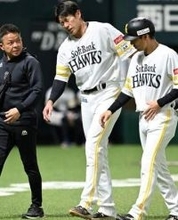 「分かりません、歩けるので…」　右膝に死球の柳田悠岐、足を気にしながら言葉少なに帰路へ　小久保監督「明日の朝来てみて」