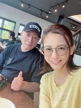 頭痛と全身のだるさ…球界名手・高木豊さんモデル妻〝二の腕どアップ〟注射副作用報告姿に「両方は…凄い」「豊さんがうらやましいな」