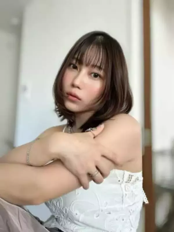 「ピンク髪生活楽しんでます」伊織いお〝印象がらり〟ショットに「雰囲気変わる」「何色でも似合う」