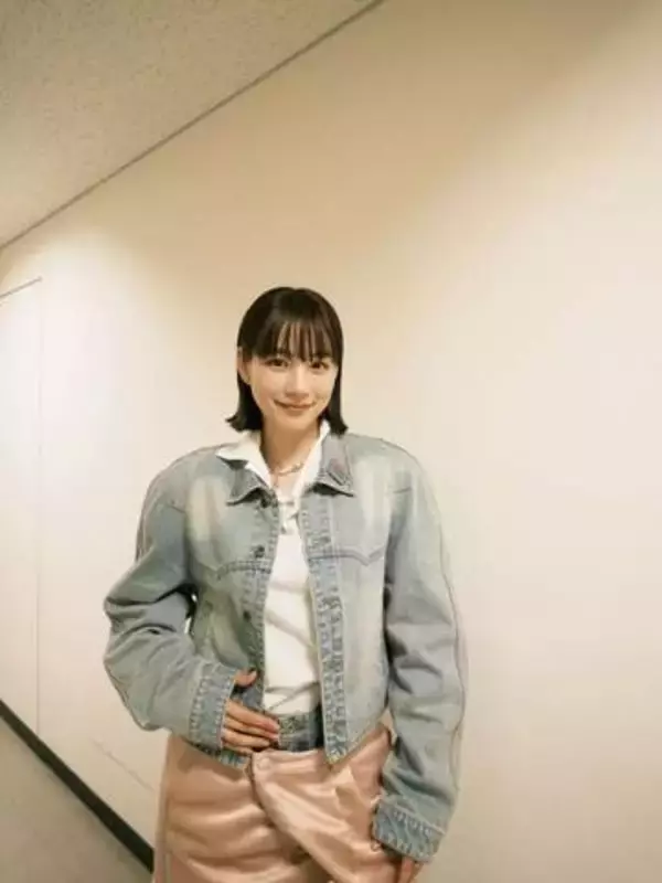 「高いの知ってたけど、こんなに!?」上白石萌歌＆のん〝身長差〟ショットに驚きの声「萌歌ちゃんも背高めなイメージなのに」