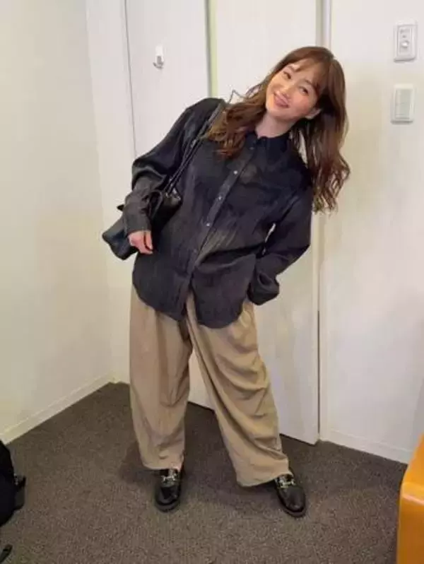 「サンダルお揃いだった！笑」藤本美貴〝共演者と足ズンっ〟ショット「申し合わせてないのに！？」「お揃い嬉しい」
