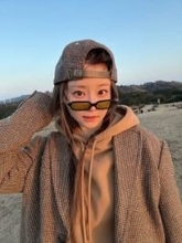 2.4キロ増量▶即減量！お腹チラリ、キスショットの重盛さと美に反響続々「戻す方法が知りたい」「がぶ飲みは熱い!!!」