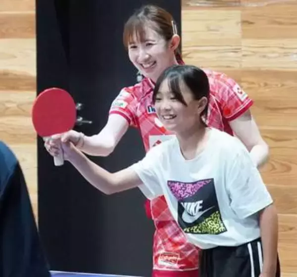 「手に届きそうな位置に…」早田ひな「一番良い色のメダルを」28年五輪、世界選手権福岡大会に決意　福岡市で卓球教室