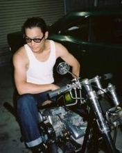 胸下まで超ロン毛…野村周平〝激変〟グラサン＆革ジャン最新ショットに「激アツやわ」の声