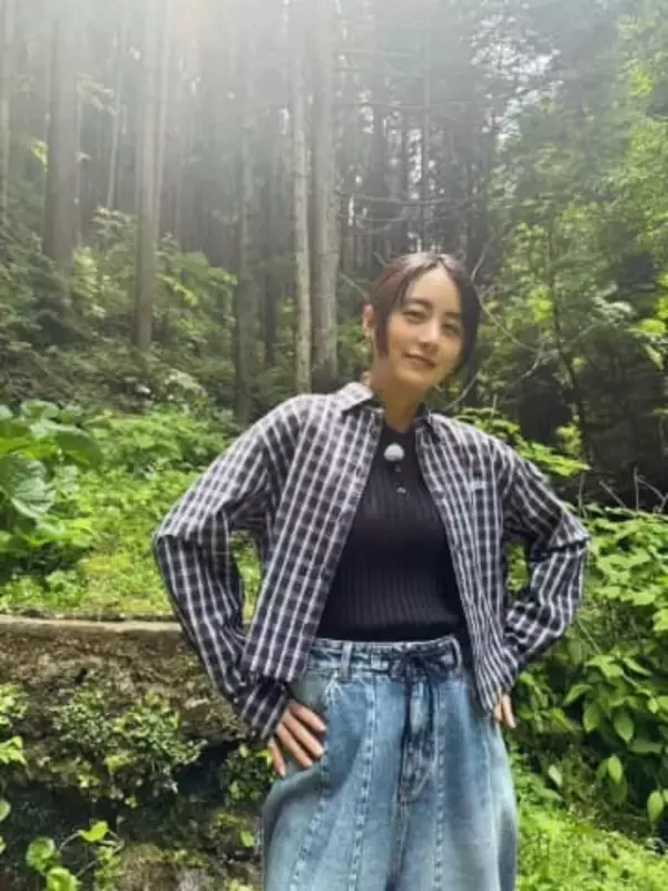 「うおっ！なん頭身だコレは」夕暮れの競馬場に現れた〝貴婦人〟山本美月の清楚なドレス姿に反響「あなたが女王です」