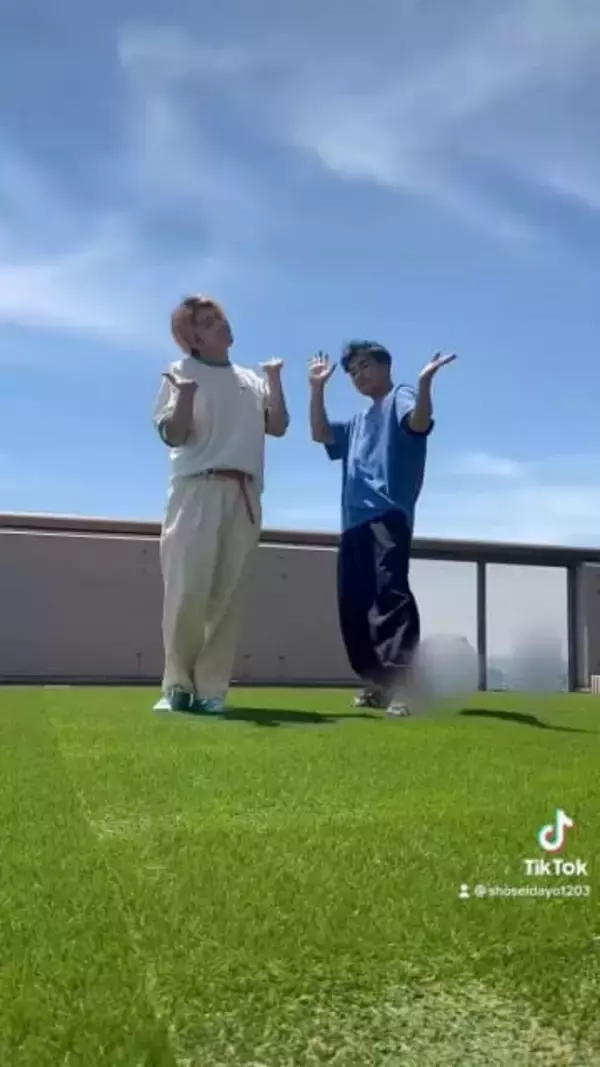 「え、親子でこのビジュ⁉」紅白でミセスと共演！父は北村一輝！31歳ダンサー〝モデルショット〟に「うわー素敵」「息子が31歳に驚き」の声