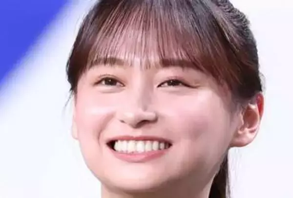 「この人本当に弟だったんだ」ピタユニの影山優佳〝弟顔出し〟W杯観戦2ショットに「笑うとそっくり～」「日本ユニ着て熱くなってるのかわいい！」
