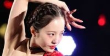 「大胆過ぎ」「目つきが…」〝激変〟本田真凜、ヘソ出し網タイツ姿に「超キャワワッ」「新たな魅力が」