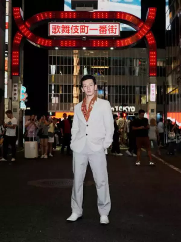 「そっくり」父は政治家、日曜劇場に出演…26歳俳優〝親子ショット〟に「全然知らなかった！」「この親子ええやん」階晴紀と階猛氏の2ショットが話題