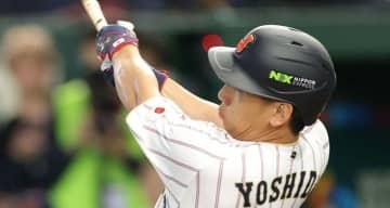 「ツルツルピカピカ」「毛穴が見えない…」侍ジャパン主砲、吉田正尚〝移動中のお肌〟にも注目が！「スキンケア何してるの？」「マダムのような佇まい」