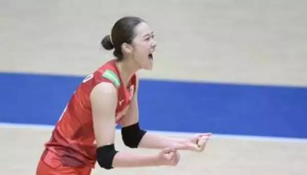 「コートの時と別人級」髪下ろし＆新カラー〝雰囲気一変〟女子バレー佐藤淑乃に脚光